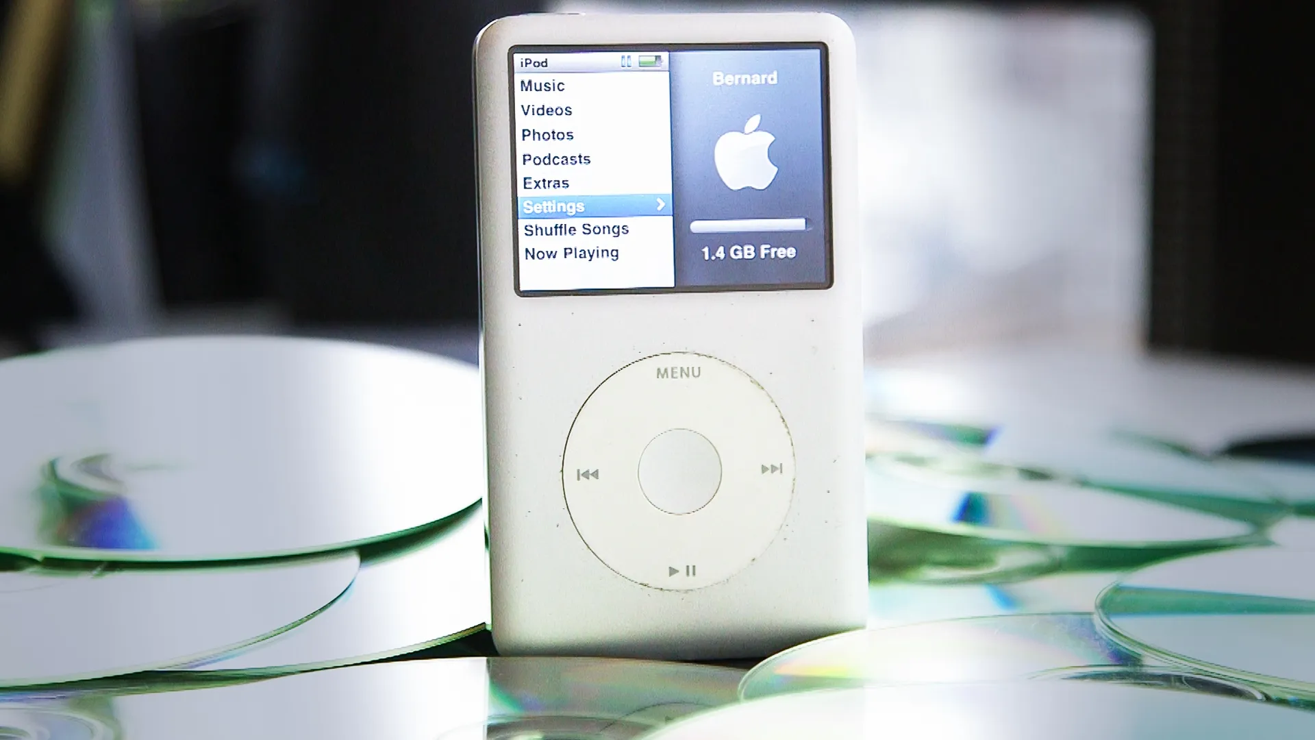 Why the iPod is trending again and seducing the 2000s, 20 years after its release