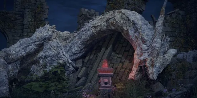 There are reports that Dragon Communion Altar only works if you visit it at night