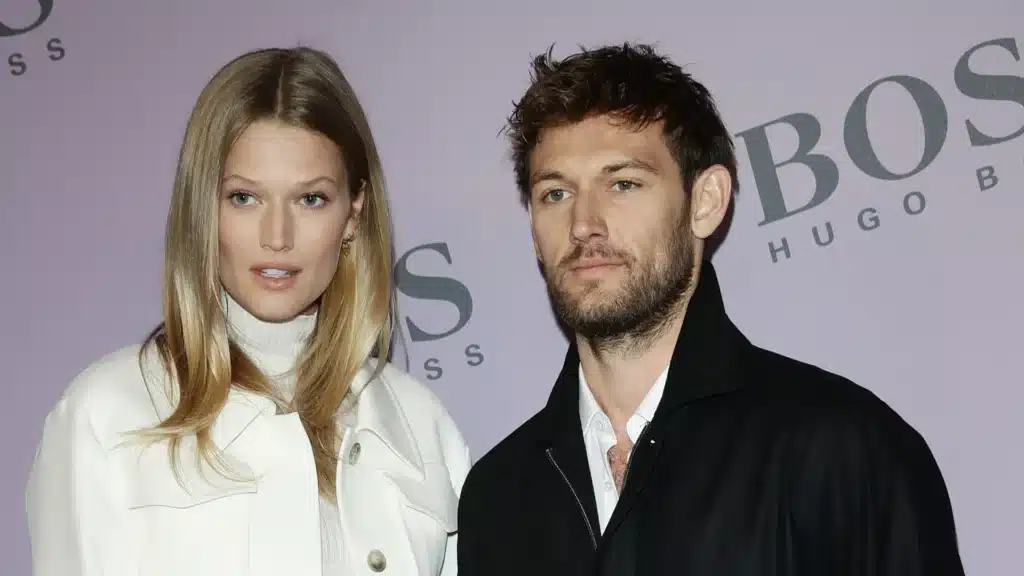 Toni Garrn Announces Divorce from Alex Pettyfer