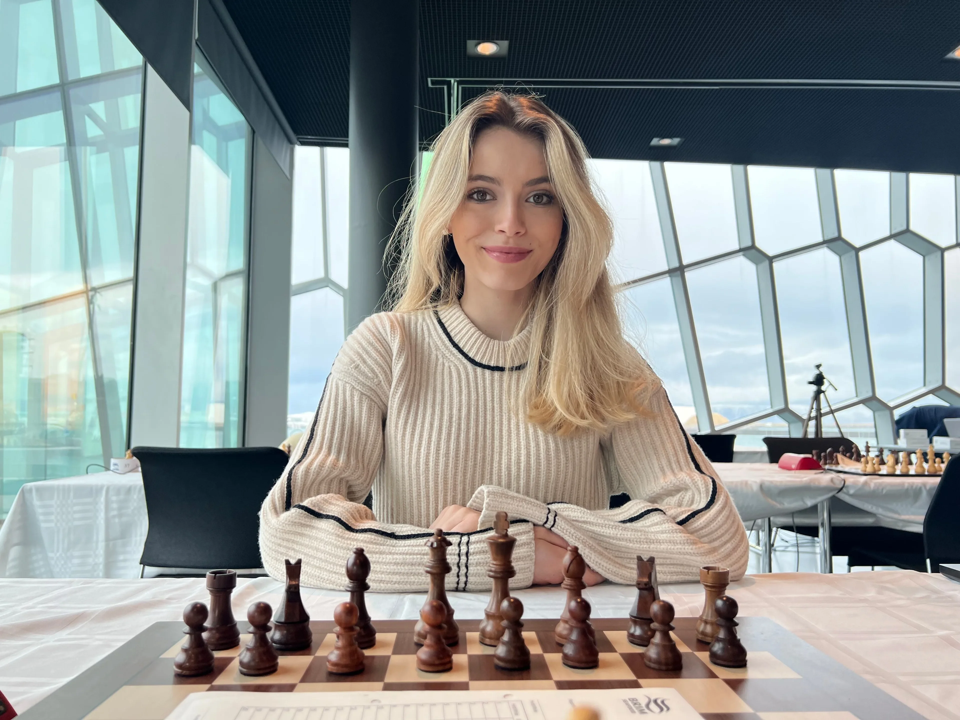 Anna Cramling playing chess with her parents